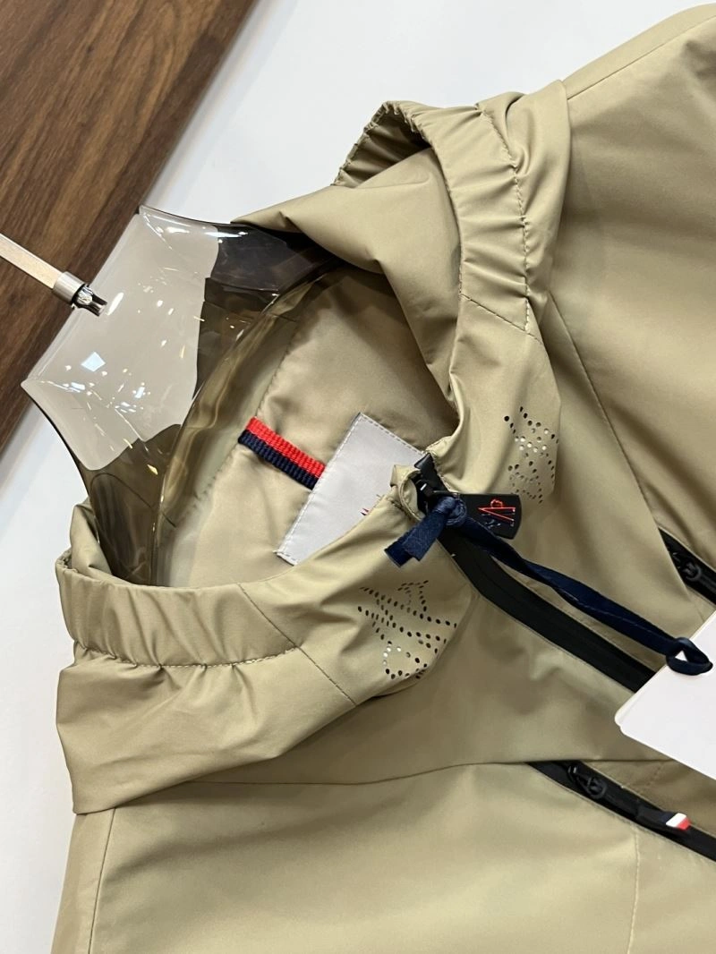Moncler Outwear TimelessDesign 143441