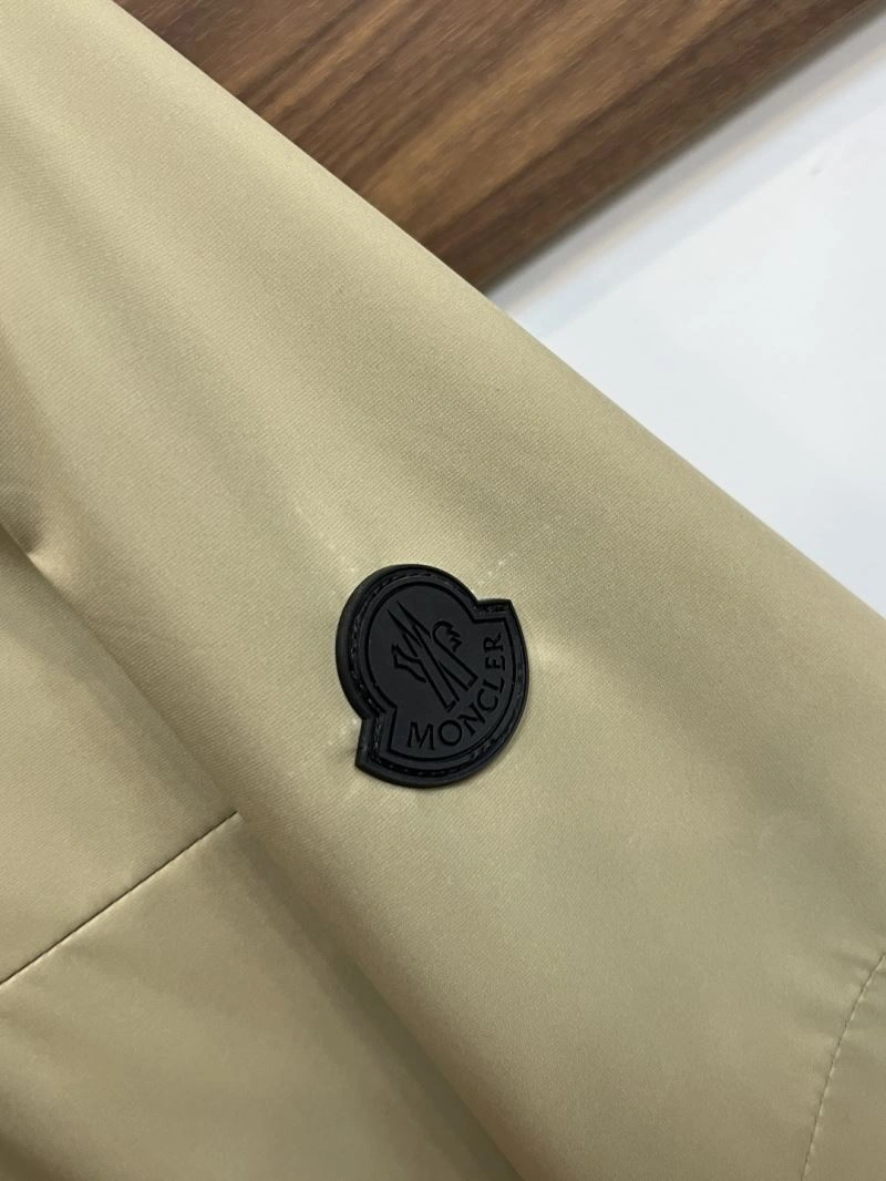 Moncler Outwear TimelessDesign 143441