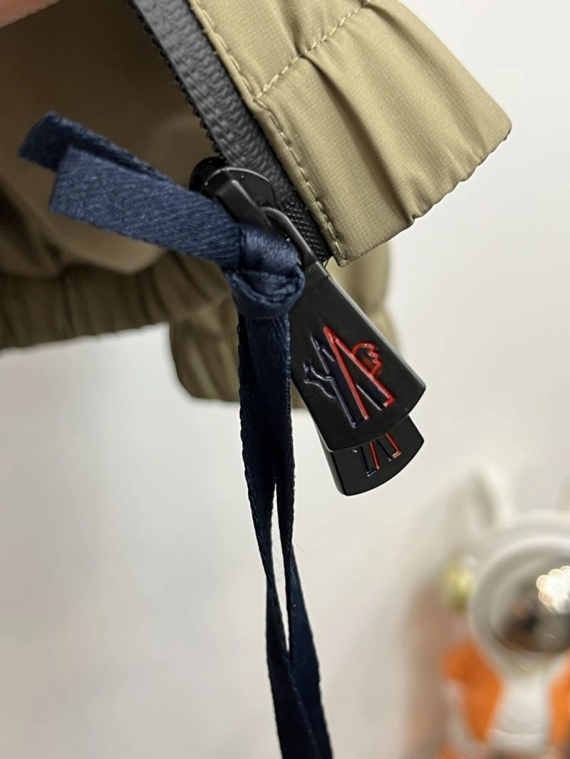 Moncler Outwear TimelessDesign 143441