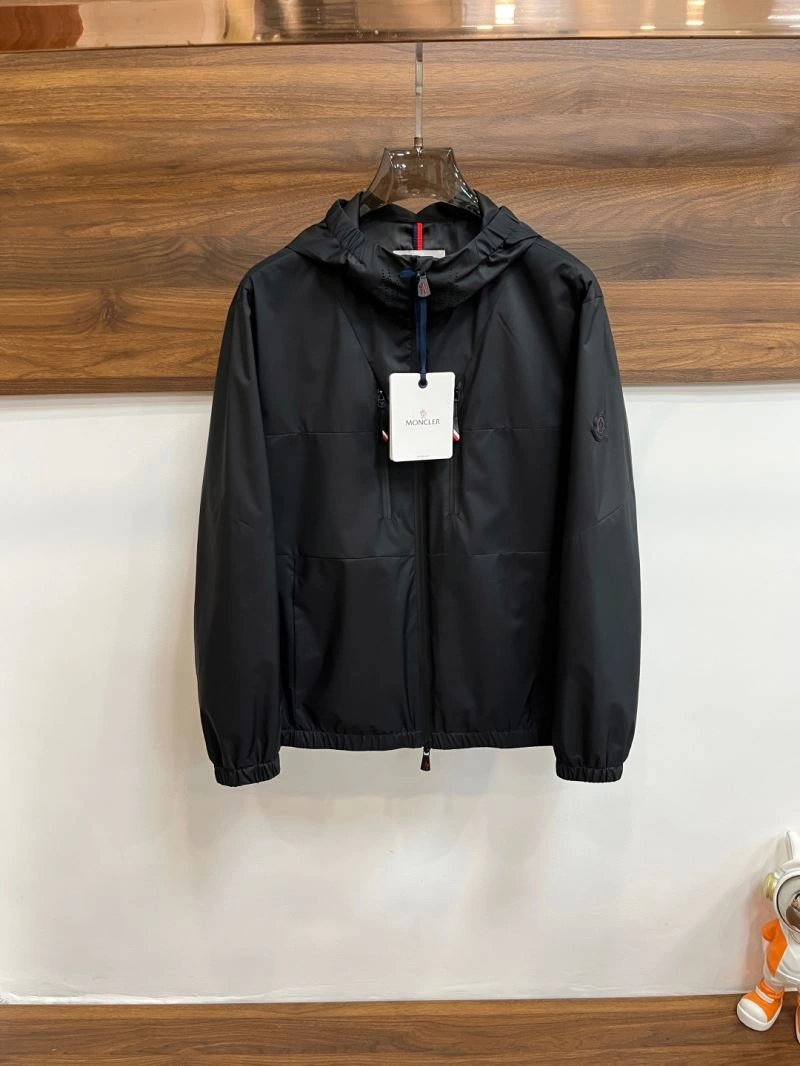 Moncler Outwear WaterResistant 143414