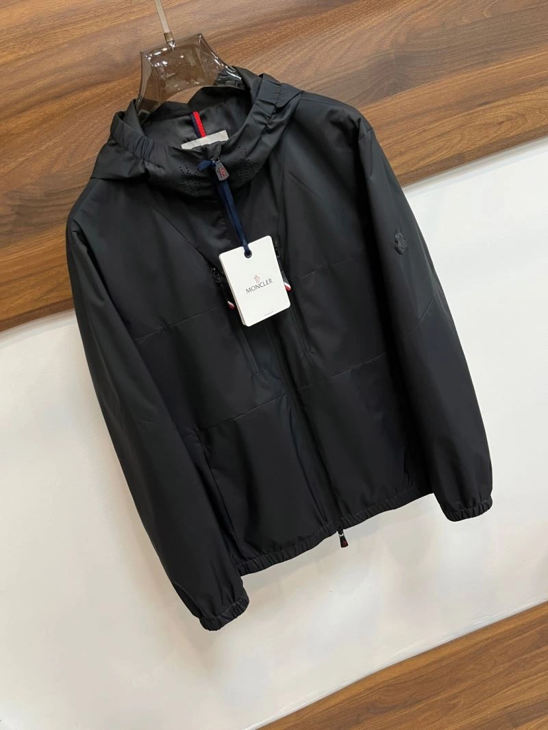 Moncler Outwear WaterResistant 143414