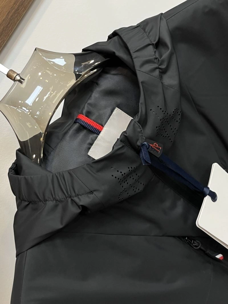 Moncler Outwear WaterResistant 143414