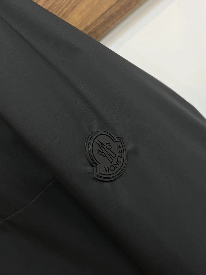 Moncler Outwear WaterResistant 143414
