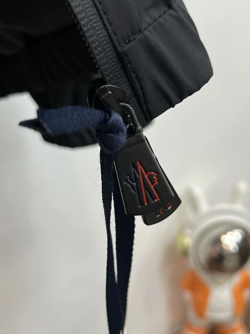 Moncler Outwear WaterResistant 143414