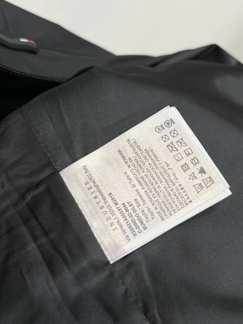 Moncler Outwear WaterResistant 143414