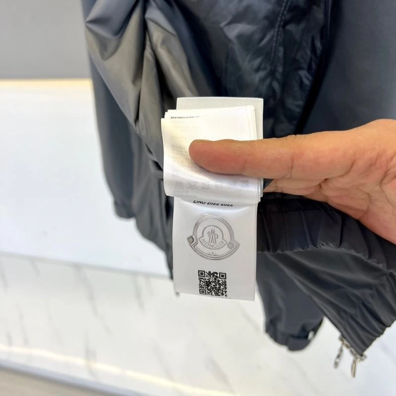 Cozy Moncler Outwear 143421