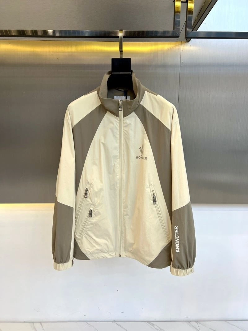Seasonal Moncler Outwear 143419