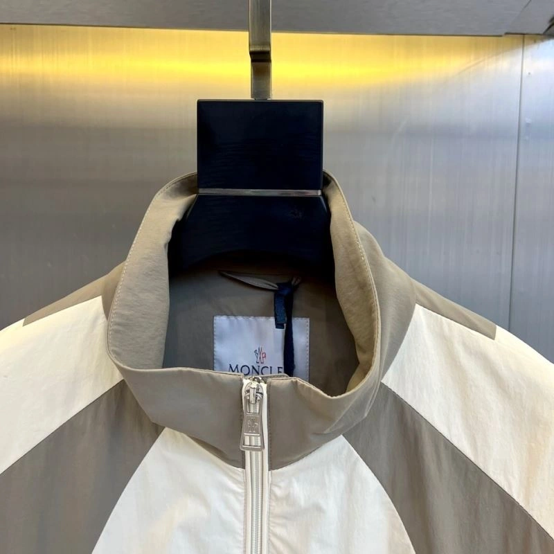 Seasonal Moncler Outwear 143419