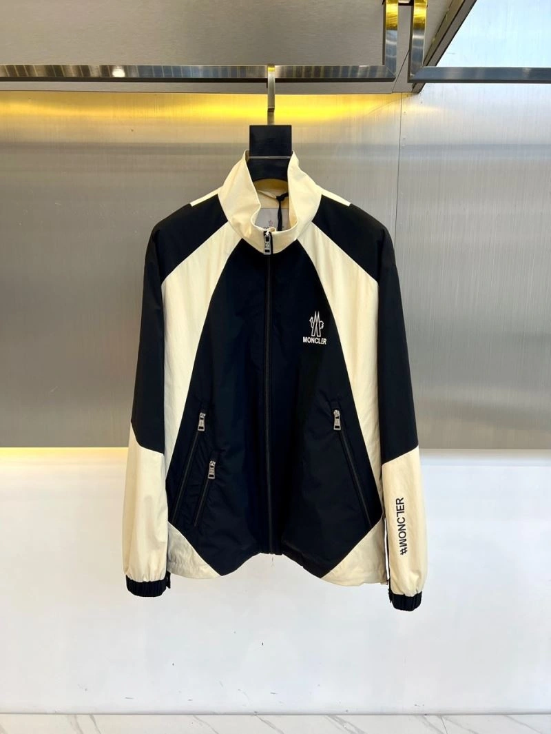 Moncler Outwear EasyCare 143417