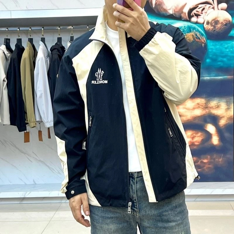 Moncler Outwear EasyCare 143417