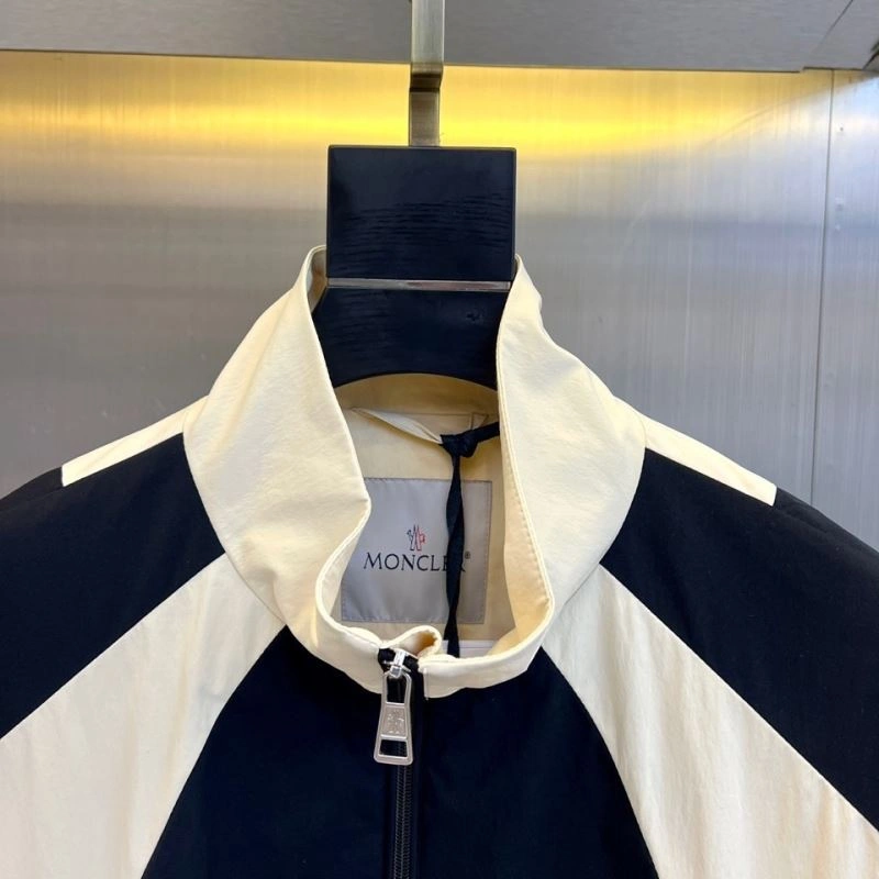 Moncler Outwear EasyCare 143417