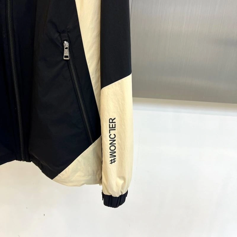 Moncler Outwear EasyCare 143417