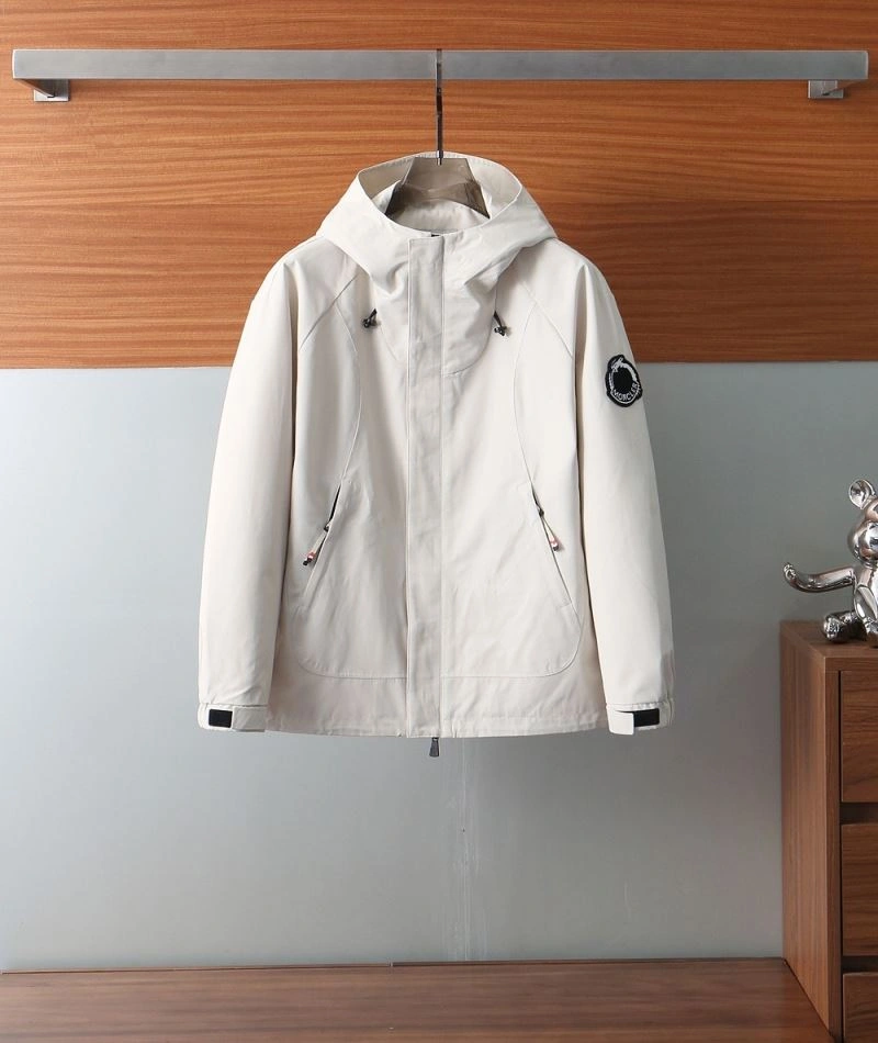 Moncler Outwear Sporty 143431