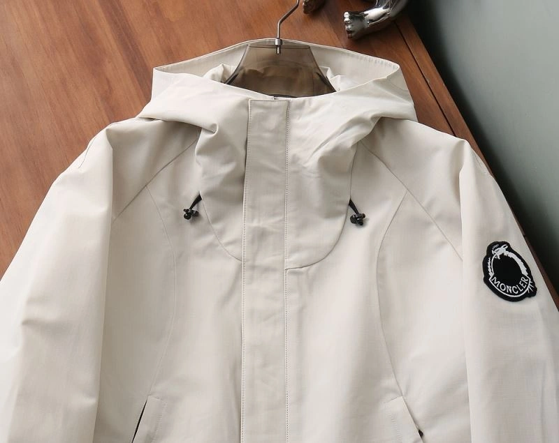 Moncler Outwear Sporty 143431