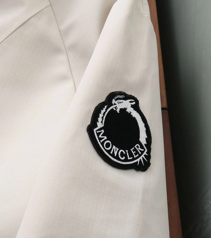 Moncler Outwear Sporty 143431