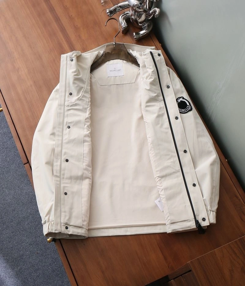 Moncler Outwear Sporty 143431