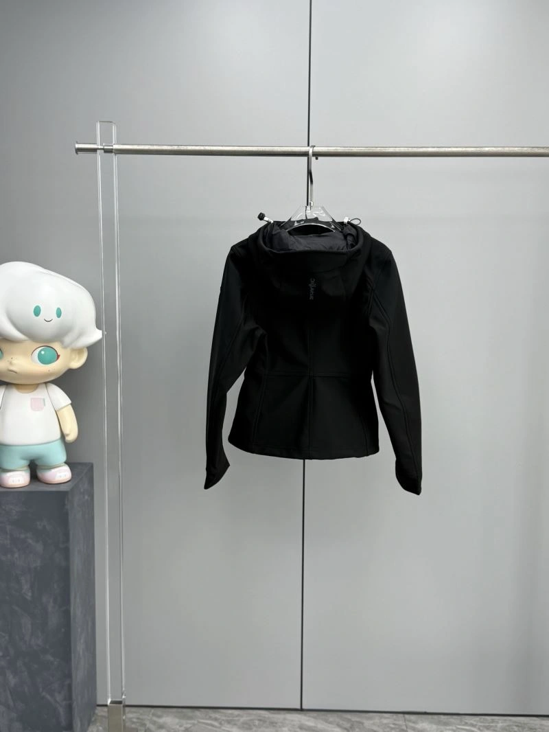 Youthful Moncler Outwear 143408