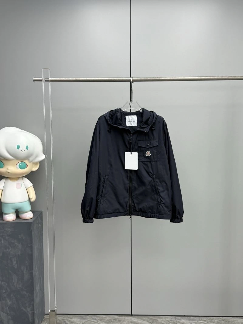 Versatile Moncler Outwear 143413