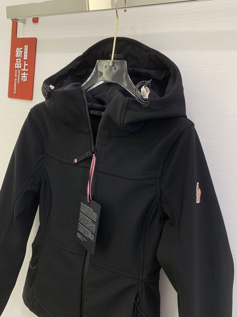 Breathable Moncler Outwear 143401