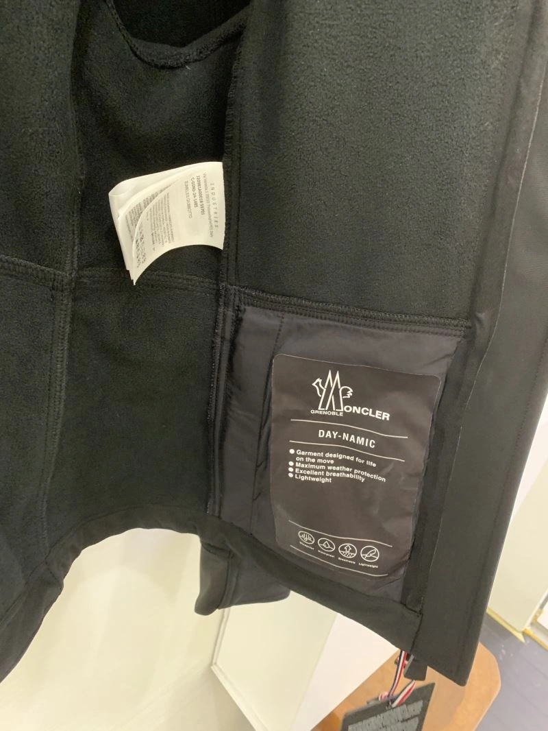 Breathable Moncler Outwear 143401