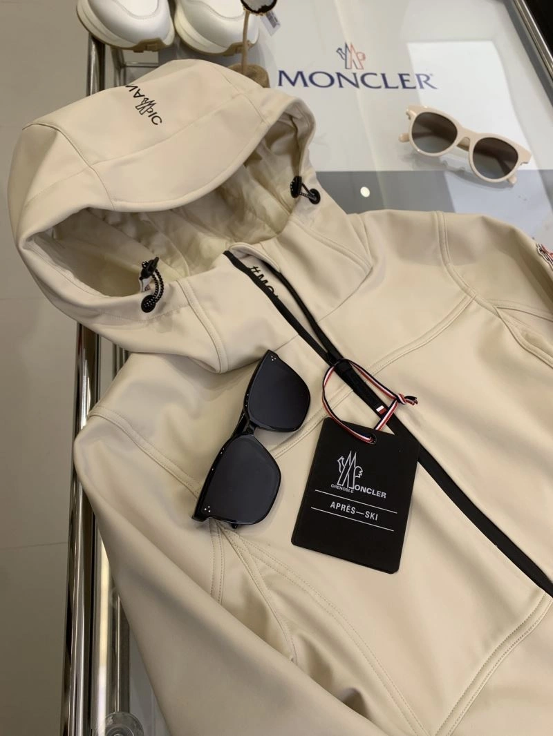 Attractive Moncler Outwear 143403