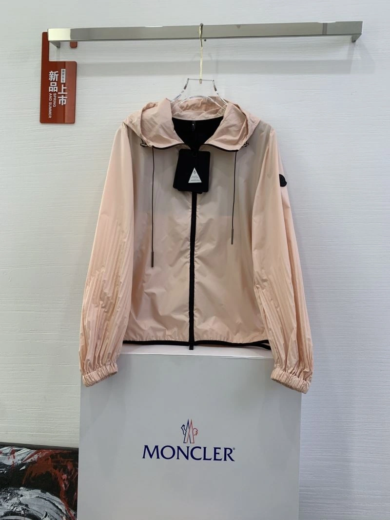 Stretchable Moncler Outwear 143398