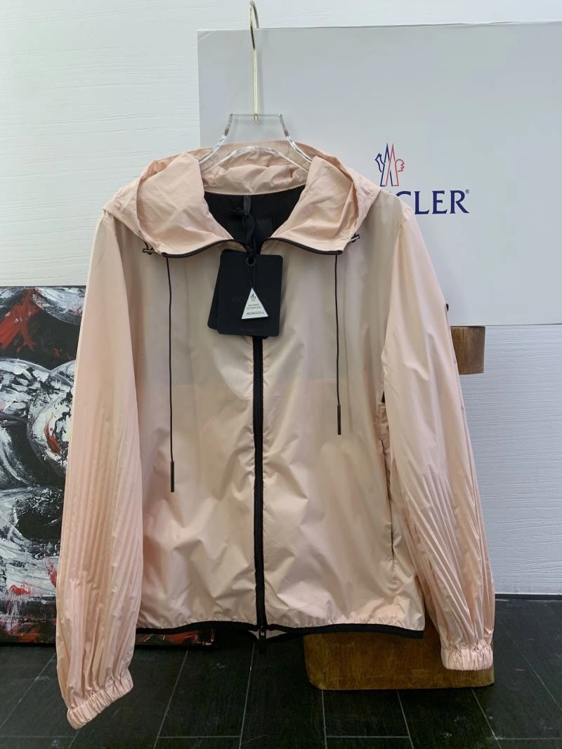 Stretchable Moncler Outwear 143398