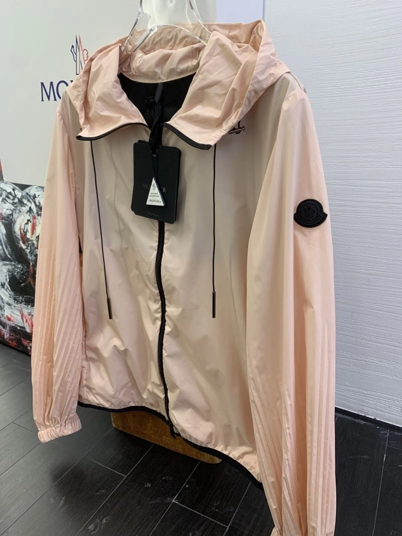Stretchable Moncler Outwear 143398