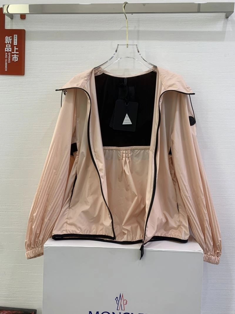 Stretchable Moncler Outwear 143398