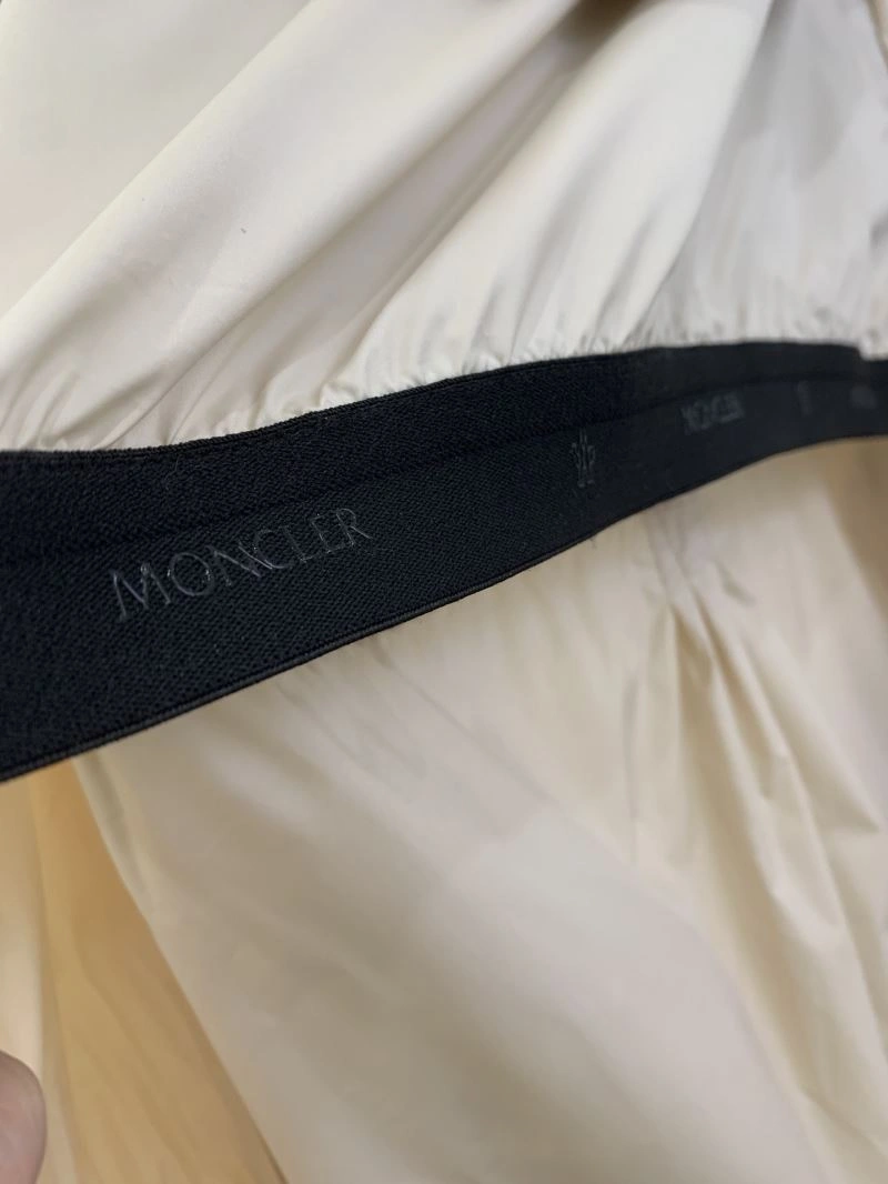 Moncler Outwear AllSeason 143397