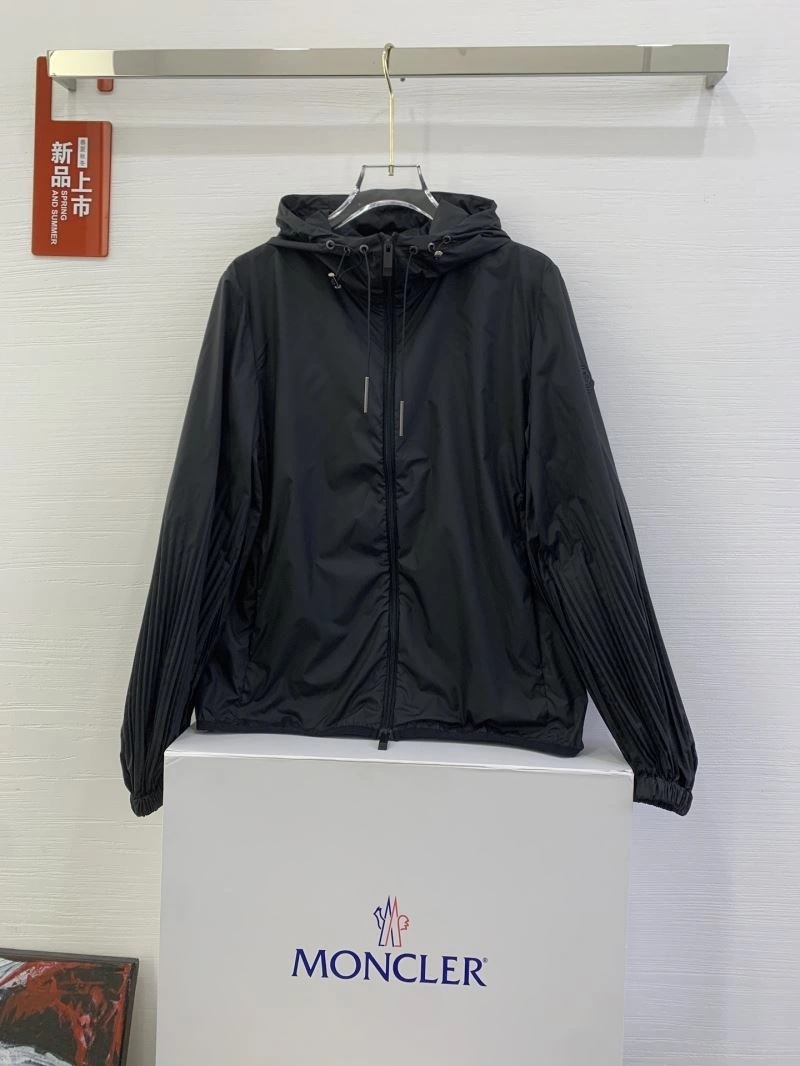 Youthful Moncler Outwear 143377