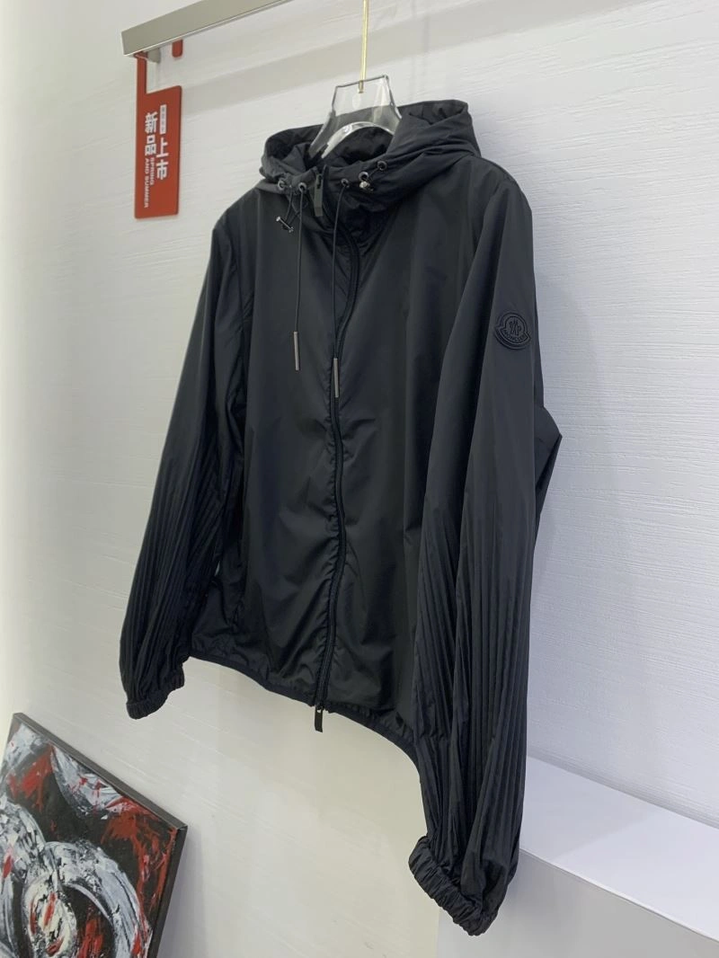 Youthful Moncler Outwear 143377