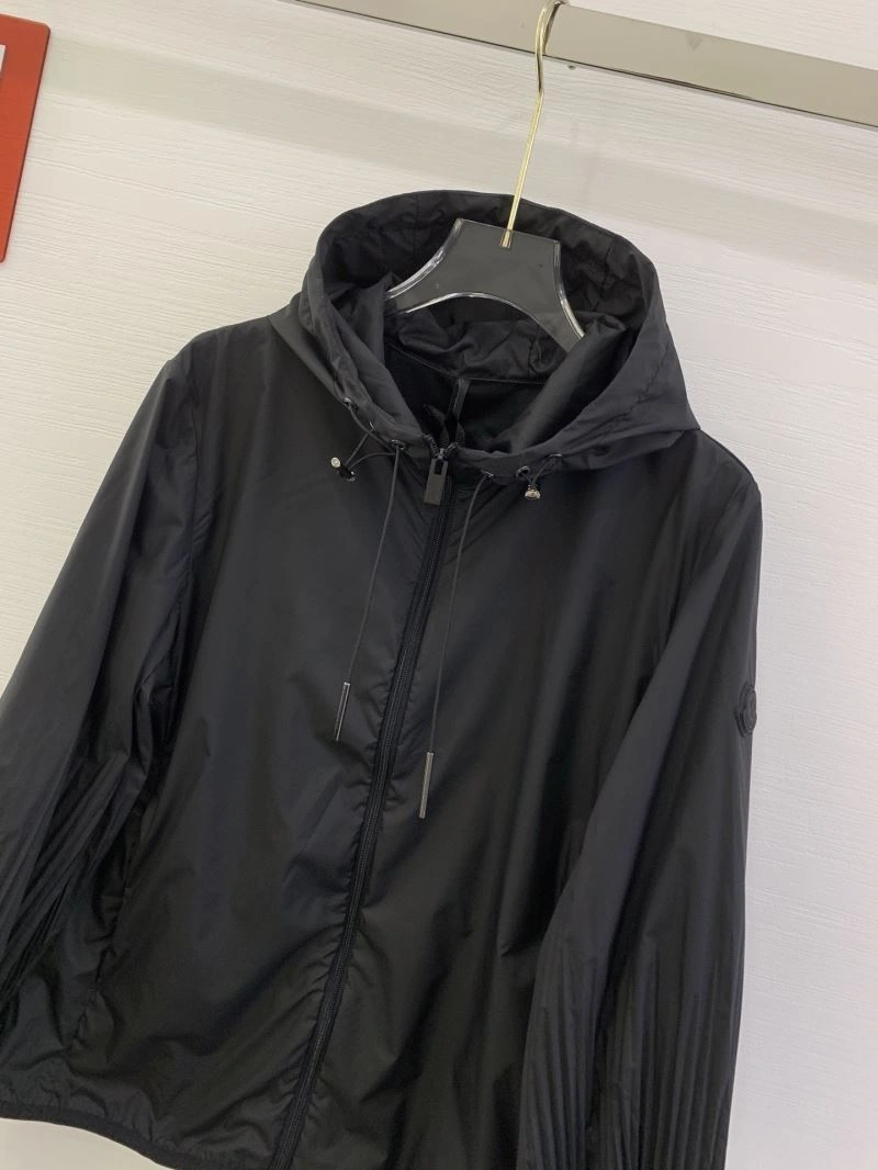 Youthful Moncler Outwear 143377