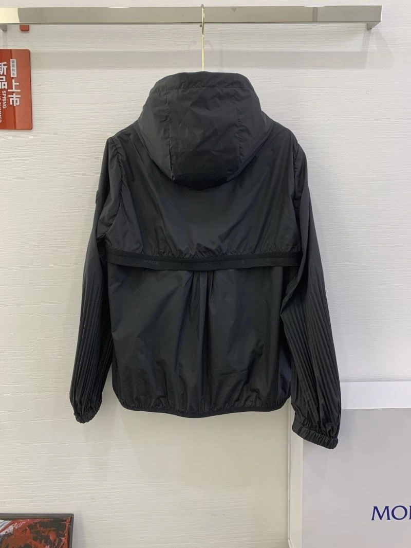 Youthful Moncler Outwear 143377