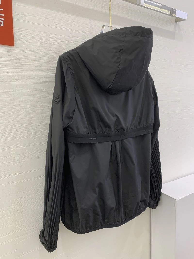 Youthful Moncler Outwear 143377