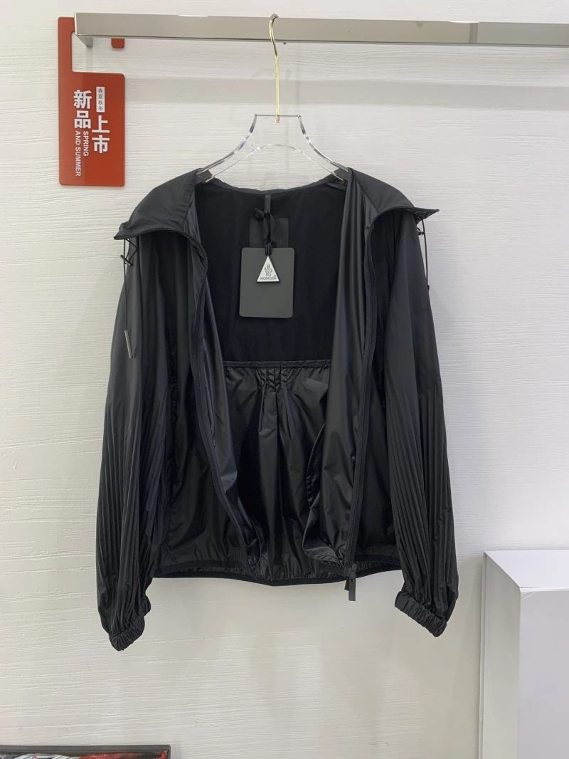 Youthful Moncler Outwear 143377