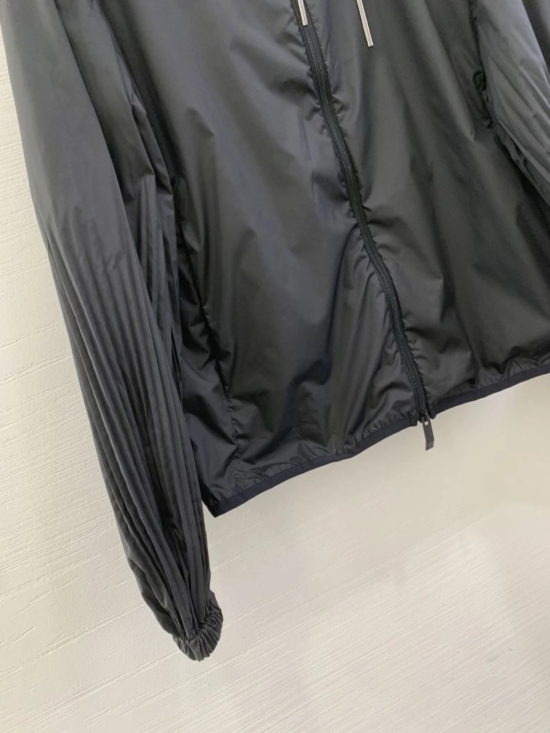 Youthful Moncler Outwear 143377