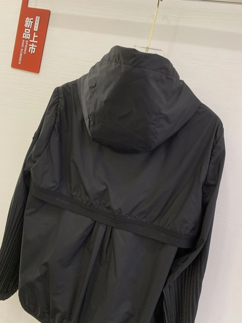 Youthful Moncler Outwear 143377