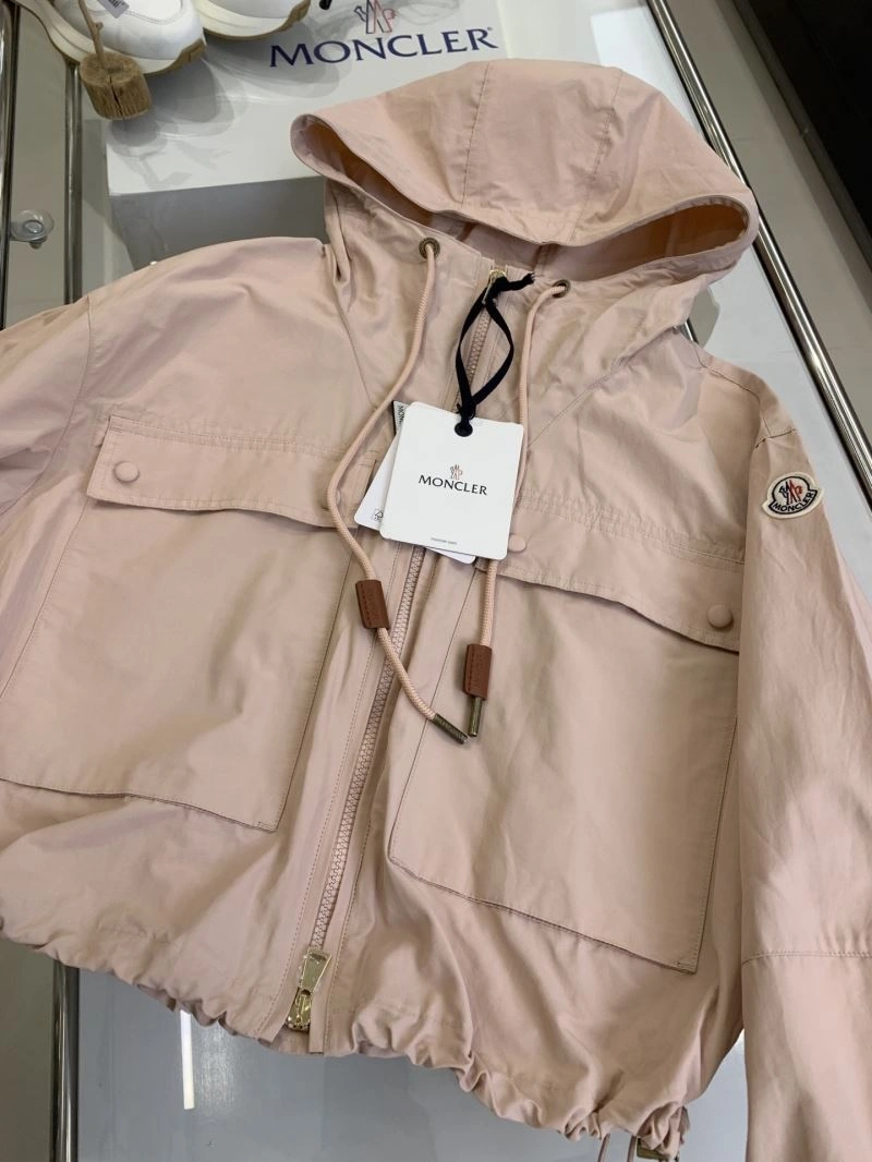 Moncler Outwear Bold 143382