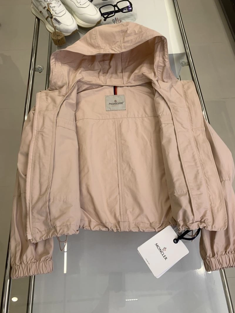 Moncler Outwear Bold 143382