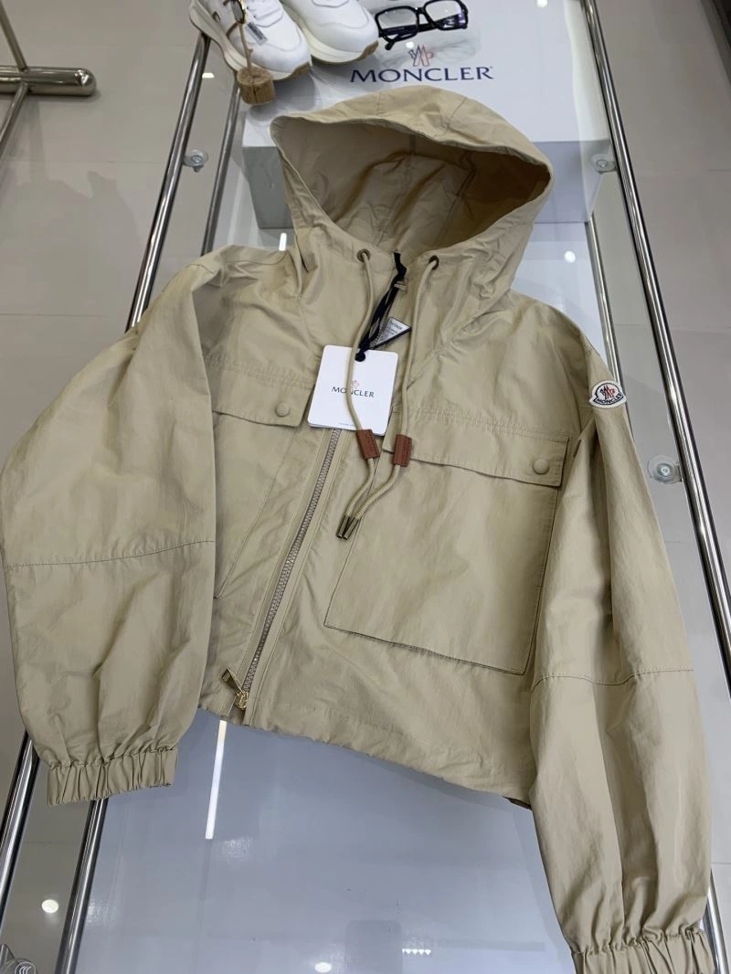 Trendsetting Moncler Outwear 143388