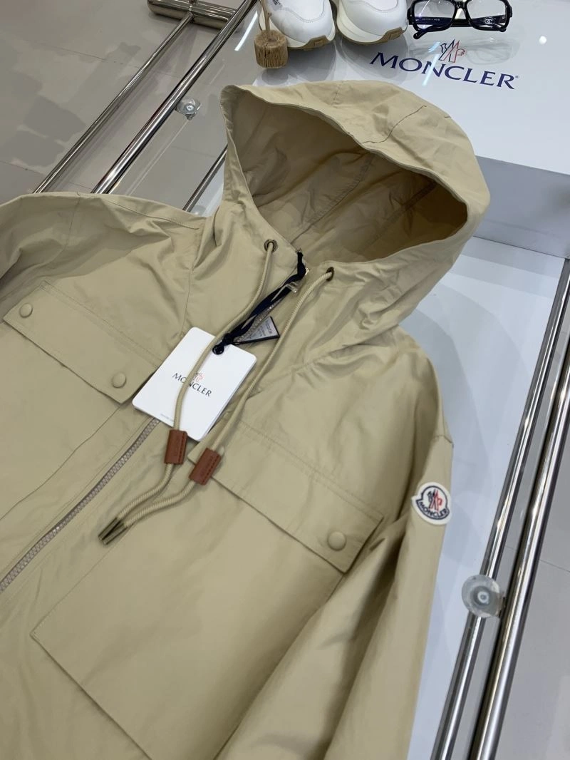 Trendsetting Moncler Outwear 143388