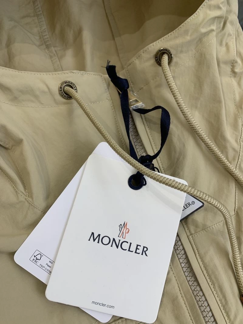 Trendsetting Moncler Outwear 143388