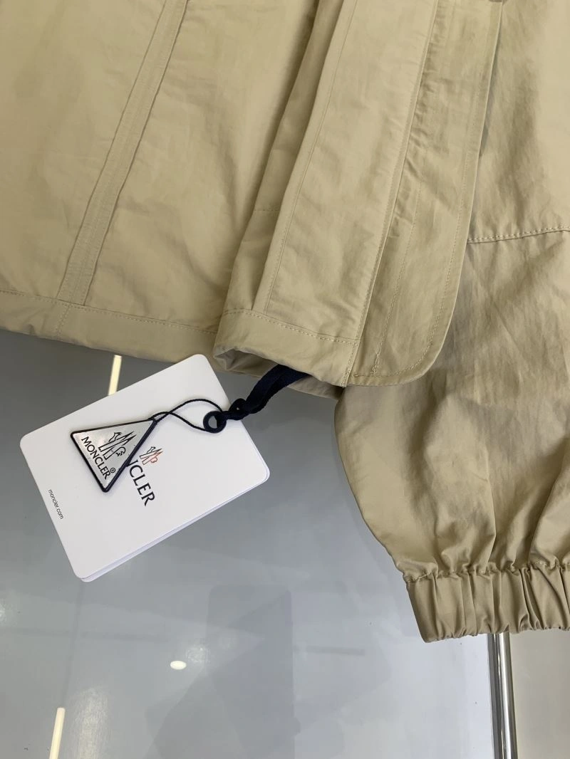 Trendsetting Moncler Outwear 143388