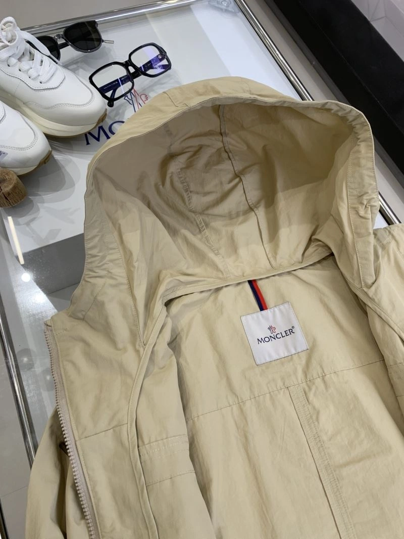 Trendsetting Moncler Outwear 143388