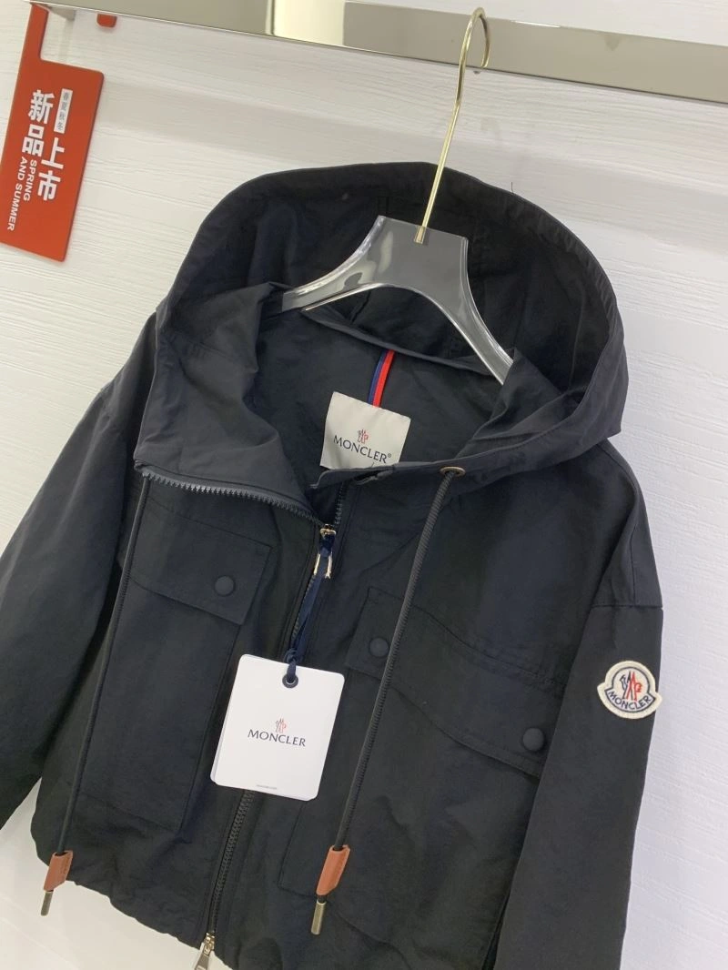 Moncler Outwear Breathable 143387