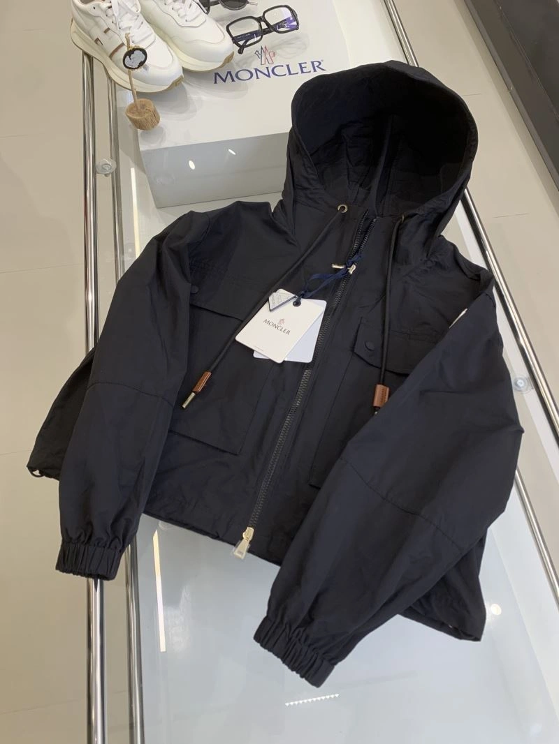 ZipUp Moncler Outwear 143383
