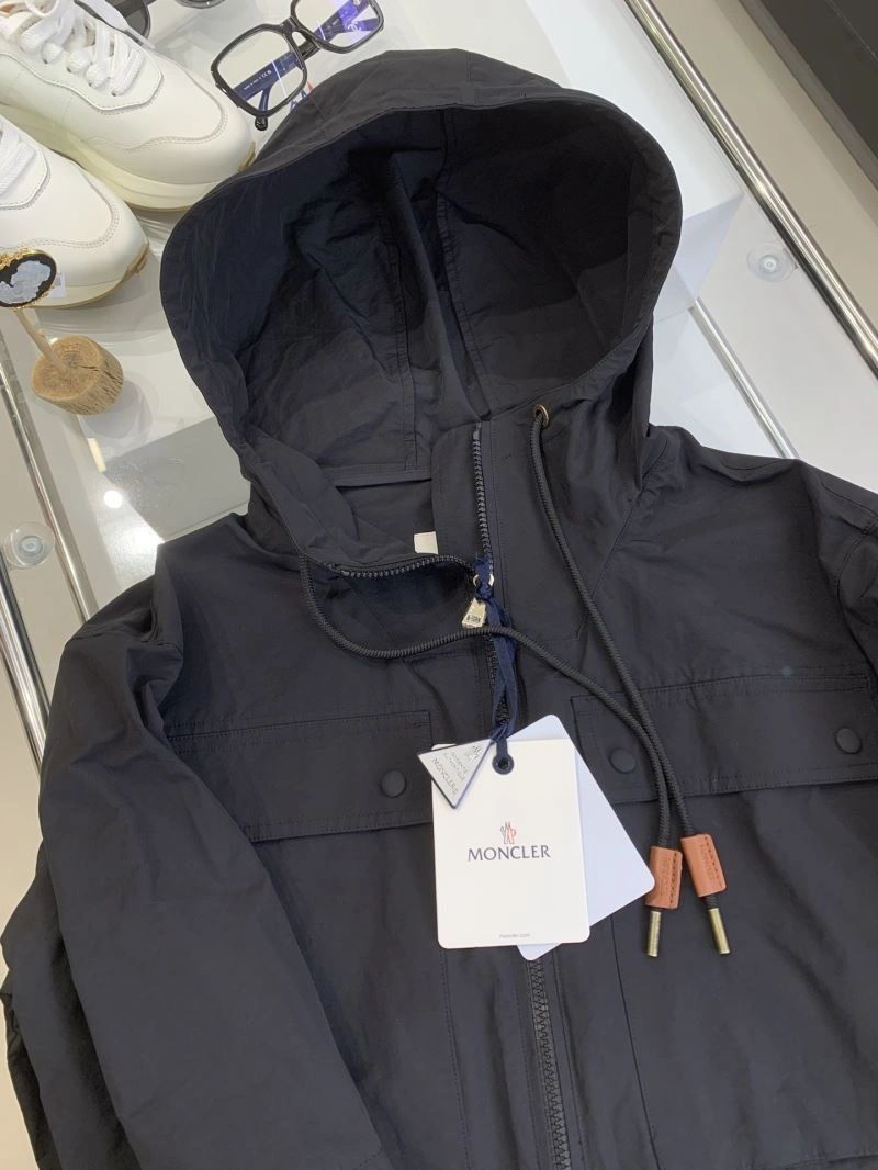 ZipUp Moncler Outwear 143383