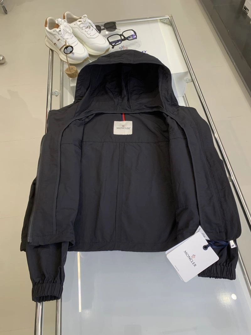 ZipUp Moncler Outwear 143383