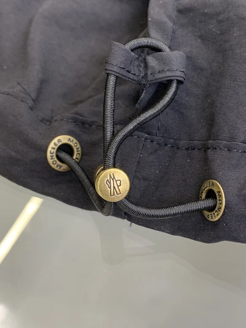 ZipUp Moncler Outwear 143383